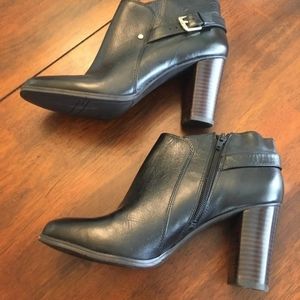 NINE WEST $89! Black Leather Buckle Stacked Heel Ankle Boot Womens 9